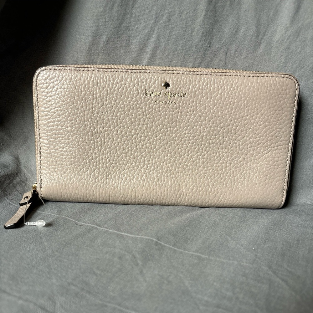 KATE SPADE LEILA LARGE CONTINENTAL ZIP CARD WALLET CLUTCH Beige LEATHER